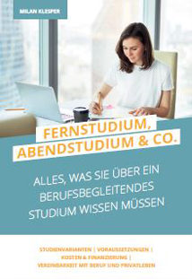 E-Book-Cover: Frau sitzt am Schreibtisch und lernt